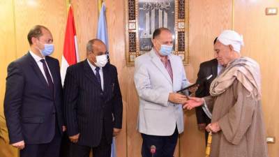 تسليم عقود تنفيذ مشروعات تنمية المجتمع وتدريب بـ52 مليون جنيه في أسيوط (صور)