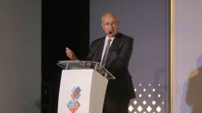 رئيس الهيئة الاقتصادية لقناة السويس : نسعى لتحويل العين السخنة لمركز صناعة البتروكيماويات