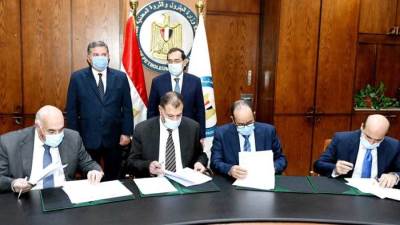 تسوية مديونيات بـ13.5 مليار جنيه على شركات قطاع الأعمال لصالح «البترول» و«الكهرباء»