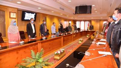 محافظ أسيوط يناقش مشكلات المياه والصرف واحتياجات قرى مركز ساحل سليم (صور)