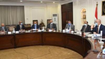 وزيرا الإسكان والتنمية المحلية ونقيب المهندسين يناقشون منظومة إصدار تراخيص البناء