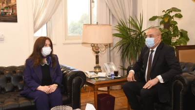 وزير الإسكان يعرض التجربة المصرية في إنشاء المدن الجديدة على نظيرته العراقية