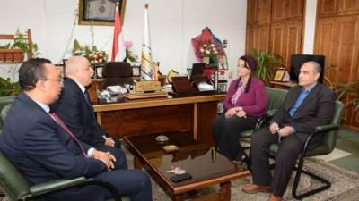 جامعة أسيوط تستقبل وفدا من «الإسكان والتعمير» لإنشاء ماكينتي «ATM» بها (صور)