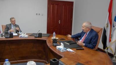 «اقتصادية قناة السويس» تبحث مع وفد بريطاني تعزيز العلاقات التجارية والاقتصادية