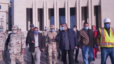 رئيس أركان الهيئة الهندسية يتفقد مشروعي مجلسي النواب والشيوخ بالعاصمة الإدارية (صور)