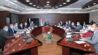 وزير النقل يوجه بتنفيذ مشروعات الطرق وفقاً لقياسات الجودة العالية