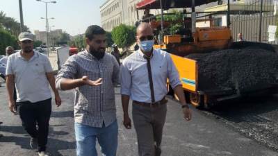 رئيس «الشروق»: تنفيذ الطبقة الأسفلتية للطرق وتغيير 520 كشاف إنارة صوديوم لـ«ليد» (صور)
