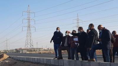 رئيس «6 أكتوبر» يتفقد أعمال رفع كفاءة طريق الواحات والحى المتميز بالمدينة (صور)