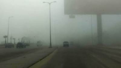 المرور يغلق طريق العلمين الصحراوى بسبب الشبورة الكثيفة منعا للحوادث