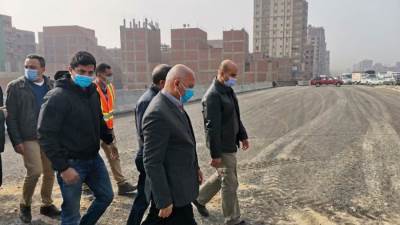 وزير النقل يتابع أعمال نقل المرافق المتعارضة مع تطوير الطريق الدائري (صور)