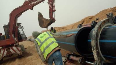 رئيس «أكتوبر الجديدة» يتفقد خط المياه المغذي للميناء الجاف ومشروع «سكن لكل المصريين»