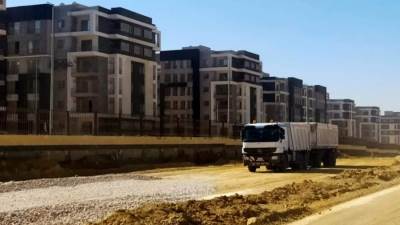 «القاهرة الجديدة»: إنهاء اللاند سكيب وشبكة الري بـ«دار مصر 2» بالأندلس تجهيزا للزراعة (صور)