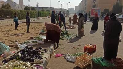 بالصور .. حملة مكبرة لإزالة الاشغالات والباعة الجائلين بحدائق اكتوبر
