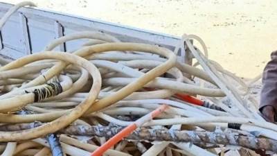 «كلاكيت تاني مرة».. «القاهرة الجديدة» يتحفظ على خراطيم المياه جنوب الأكاديمية (صور)