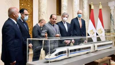 الرئيس يناقش الاتفاق النهائي لقيام "سيمنز" بإنشاء منظومة القطار الكهربائي السريع