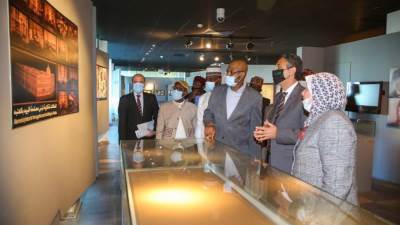 وزير الاتصالات النيجيري يتفقد متحف البريد المصرية بالقرية الذكية (صور)