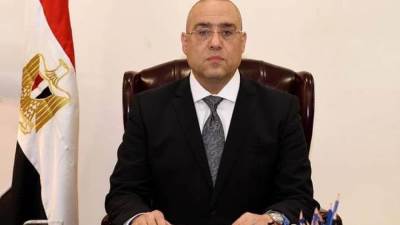 وزير الإسكان يستعرض تقريراً عن مسودة "استراتيجية التحول الرقمي" بهيئة المجتمعات العمرانية