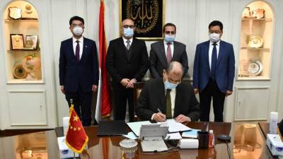 وزير الإسكان يطالب بالإسراع بمعدلات تنفيذ منطقة الأعمال المركزية بالعاصمة الإدارية (صور)