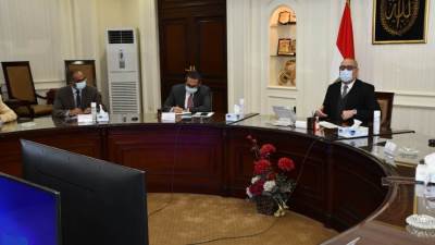 وزير الإسكان يوجه بالاستعانة بالمقاولين والعمال المحليين في تنفيذ أعمال مبادرة «حياة كريمة»