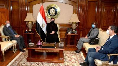 وزيرة التجارة تبحث مع رئيس بنك التنمية الصناعية البرامج التمويلية لدعم القطاع الانتاجى والتصديرى