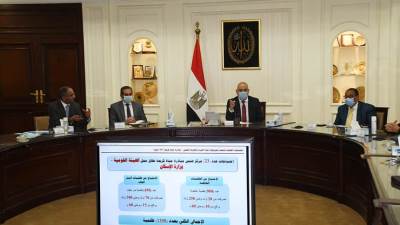 وزير الإسكان يتابع استعدادات توصيل خدمات الصرف الصحي للمناطق الريفية ضمن «حياة كريمة»