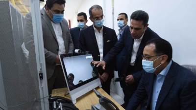 رئيس الوزراء يتفقد مركز معلومات ومدينة المعرفة بالعاصمة الإدارية (صور)