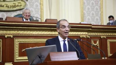 وزير الاتصالات: حققنا إنجازاً بوقف إعلانات الشركة المصرية لإبادة الحشرات  