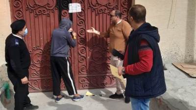 حملة مكبرة لغلق وتشميع المحلات الغير مرخصة والبدرومات المخالفة بالحيين الثالث والخامس بمدينة دمياط