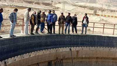 «خليج السويس»: لجنة مشتركة لمتابعة منظومة الصرف الصناعي للاستفادة من المياه المعالجة (صور)