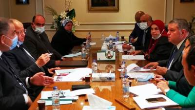 وزير قطاع الأعمال يبحث مع محافظ القاهرة تسريع إجراءات تطوير فندقي شبرد والكونتيننتال