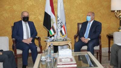 «النقل»: خط بري لنقل الركاب بين مصر والأردن والعراق.. وسعر التذكرة 130 دولارا