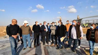 خالد عباس يوجه بالعمل في ورديات صباحية ومسائية لتنفيذ مشروع «كابيتال بارك» بالعاصمة الإدارية (صور)