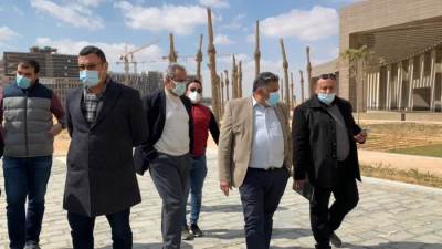 مسئولو"الإسكان" يقومون بجولة تفقدية بمشروعات العاصمة الإدارية الجديدة