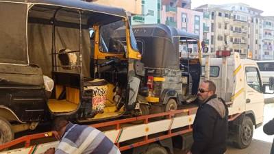 حملة مكبرة بمدينة دمياط الجديدة لمصادرة مركبات "التوك توك"