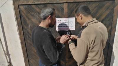 غلق وتشميع محلات وبدرومات بالحي الأول بمدينة دمياط الجديدة