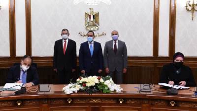 رئيس الوزراء يشهد توقيع البروتوكول المنظم للمبادرة الرئاسية لإحلال السيارات المتقادمة للعمل بالغاز الطبيعى