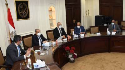 الحكومة تبحث إجراءات الشراء الموحد والتصنيع المحلي لمهمات ومستلزمات مشروعات تطوير الريف