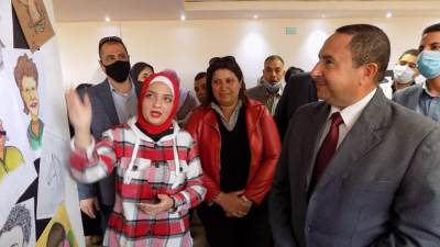 تزامنا مع العيد القومي.. رئيس جهاز بني سويف الجديدة يفتتح معرضا فنيا بالمدينة (صور)