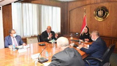 وزيرة التجارة: حريصون على النهوض بقطاع الأخشاب للوفاء بالاحتياجات والحد من الاستيراد