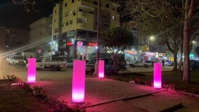 بدء تنفيذ خطة تركيب إضاءة ديكورية بالشوارع والطرق الرئيسية بمدينة بدر (صور)