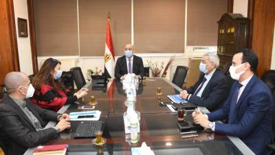 وزير الإسكان يتابع الموقف التنفيذي لمشروع «التنمية الحضرية المتكاملة.. حيِّنا» في قنا ودمياط