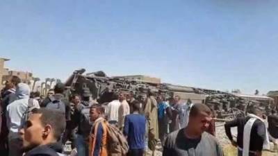 رئيس الوزراء و5 وزراء يتوجهون للوقوف على أسباب حادث قطاري سوهاج