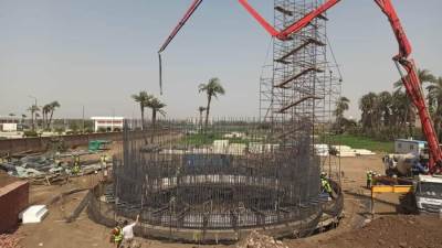 صب خرسانة مأخذ مياه محطة التنقية العملاقة بمدينة ناصر الجديدة