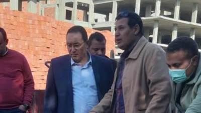 رئيس جهاز الشروق يتابع إصلاح تسريب الخط الرئيسى الناقل لمياه الرى بالمدينة