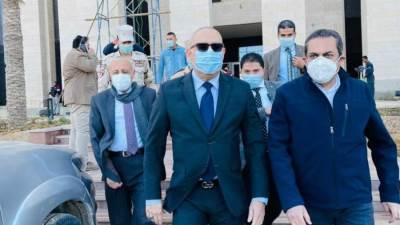 وزير الاسكان ونائبه يطيران إلى الولايات المتحدة الأمريكية