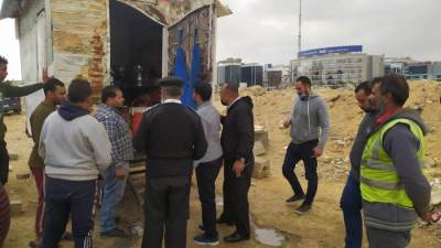 رفع 4 عدادات كهرباء وغلق وتشميع 5 وحدات مخالفة بالتجمع الخامس (صور)