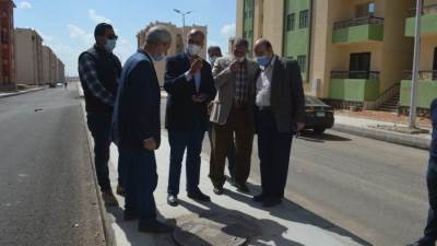 رئيس «العاشر من رمضان» يتفقد مشروعات المدينة ويوجه بالالتزام بالبرامج الزمنية