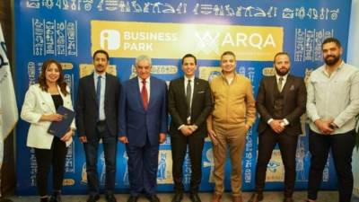 زاهي حواس يتعاقد على شراء وحدة إدارية في أبراج "بيزنس بارك" بالعاصمة الإدارية 