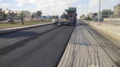 صور|| "العاشر من رمضان" يواصل أعمال رفع كفاءة طريق "مصر النور"