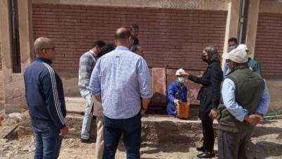 صور|| تنمية "خليج السويس" يشن حملة لسحب عينات من صرف المصانع